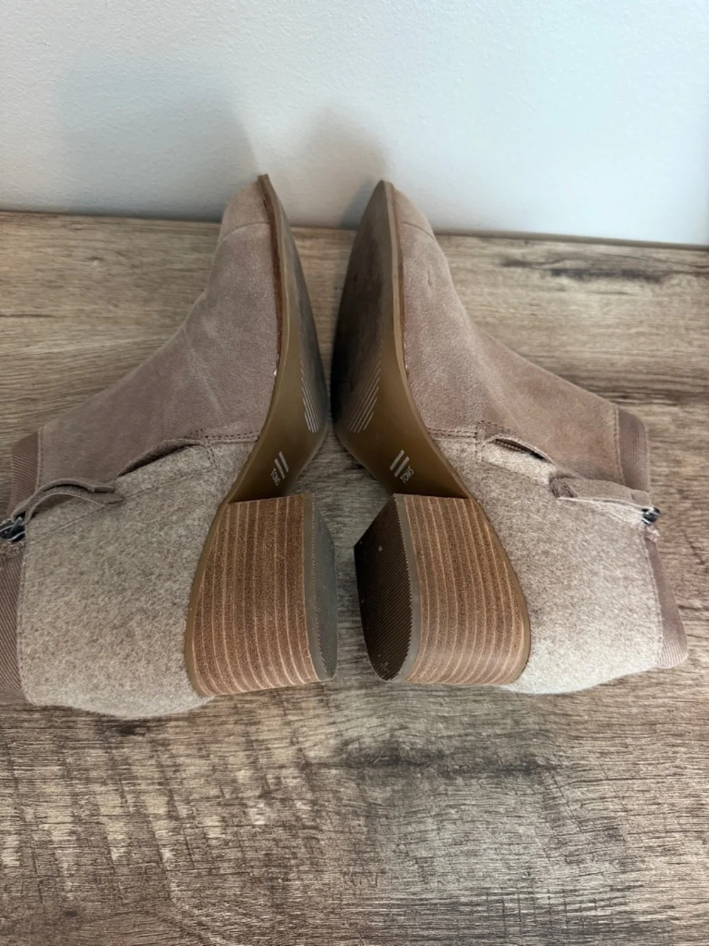 Toms boots outfits
