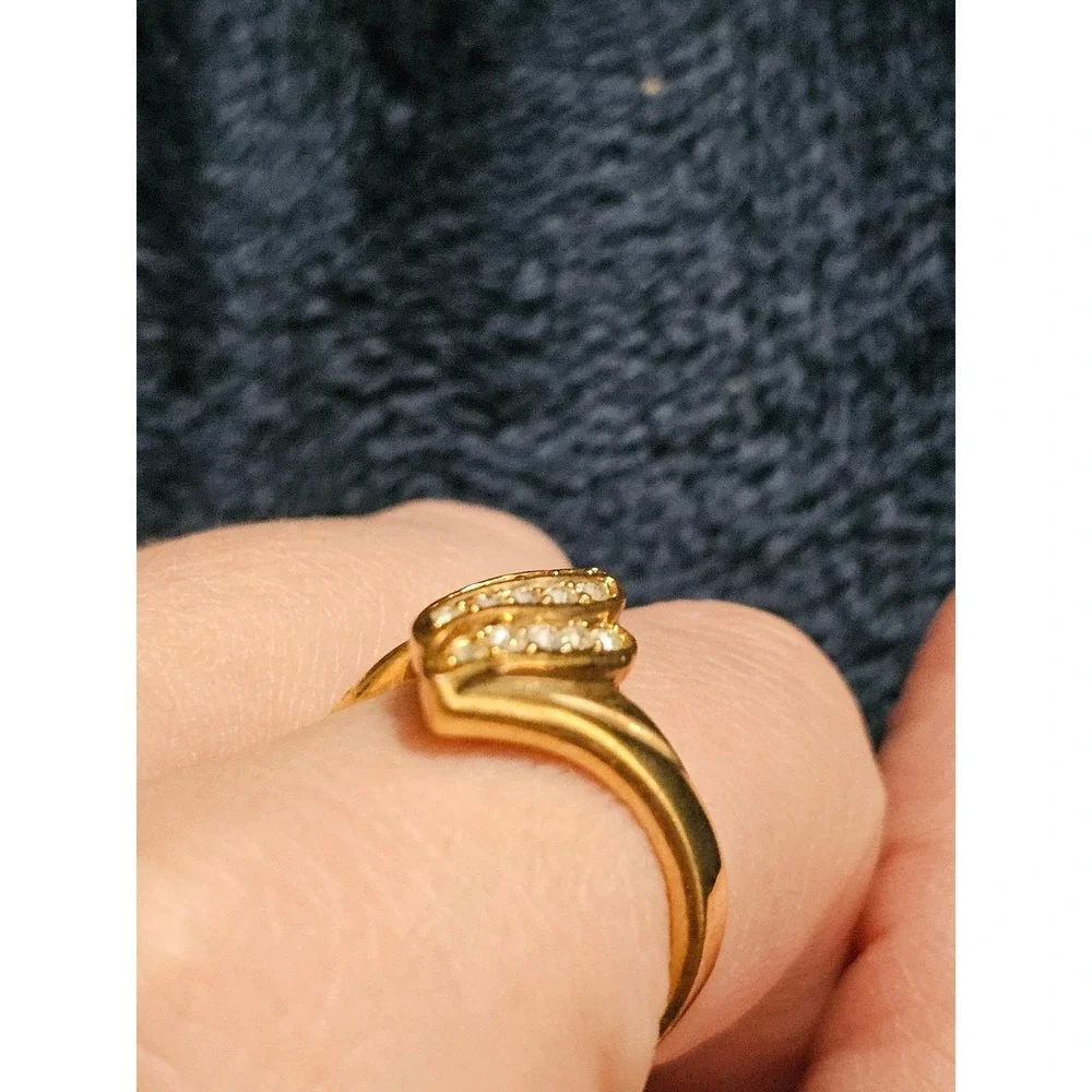 N/A elegant gold