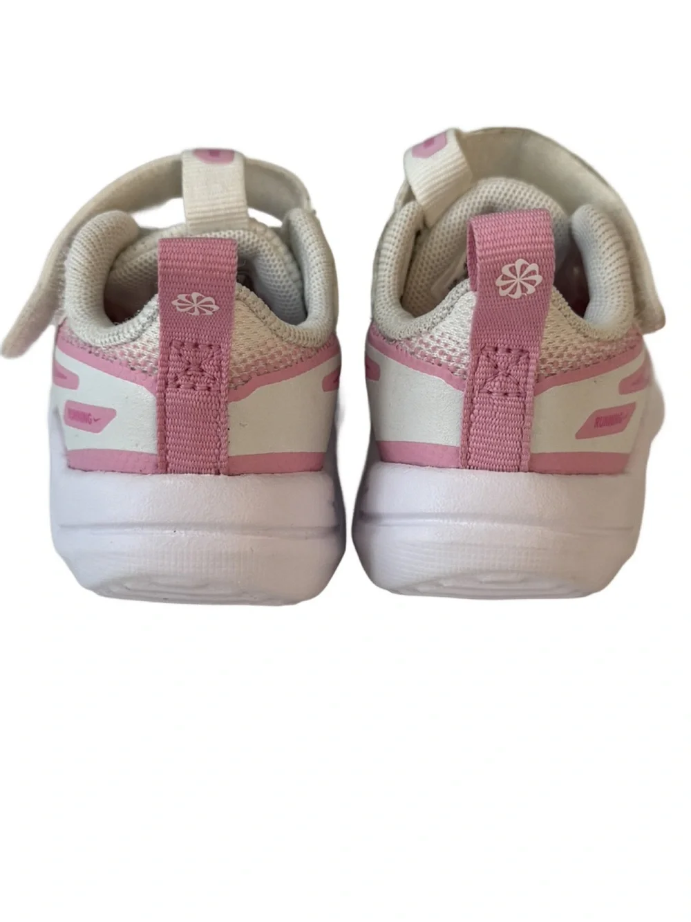 Nike kids cosmic