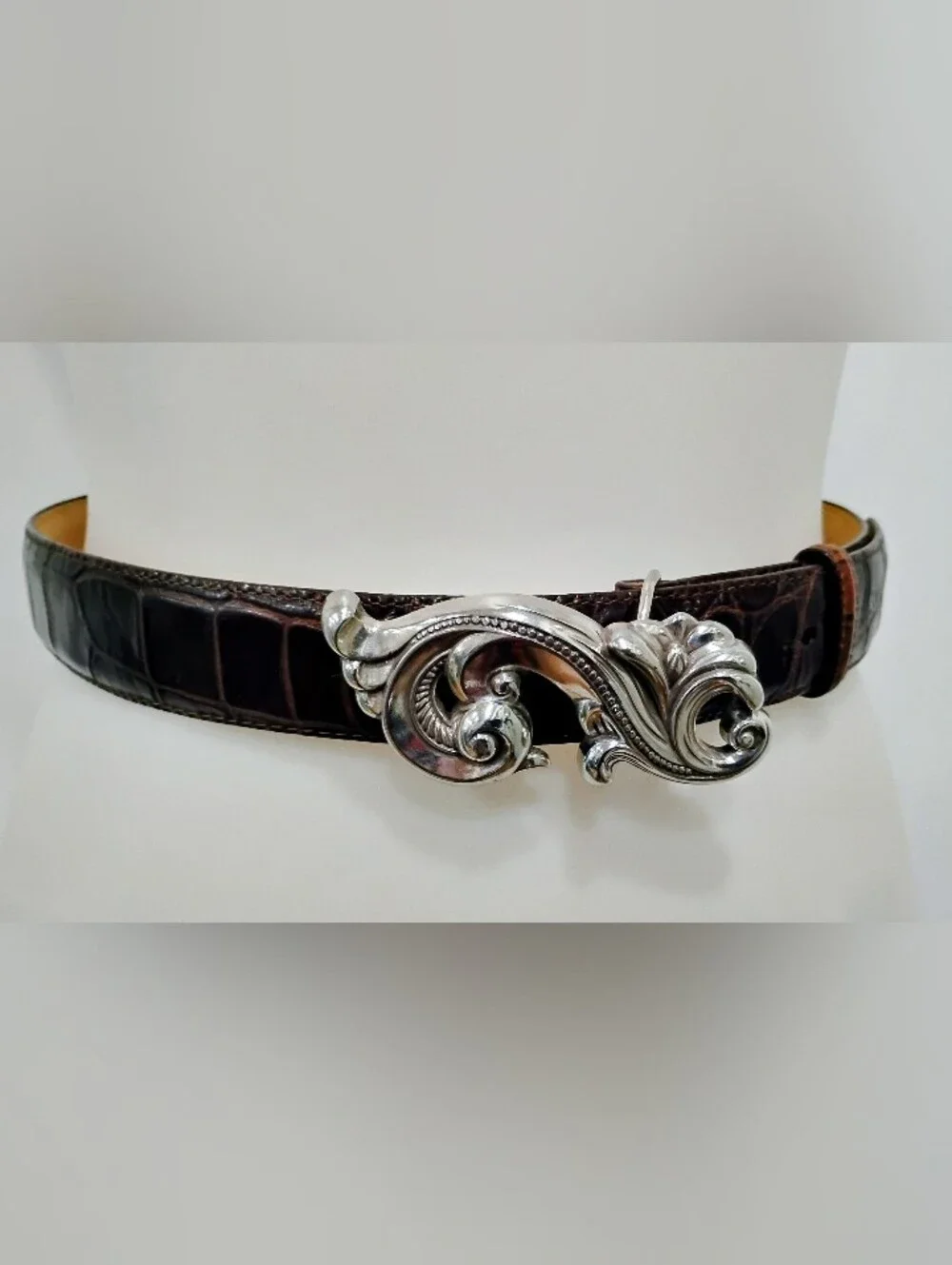 VINTAGE ALLIGATOR BELT WITH SLIVER BUCKLE