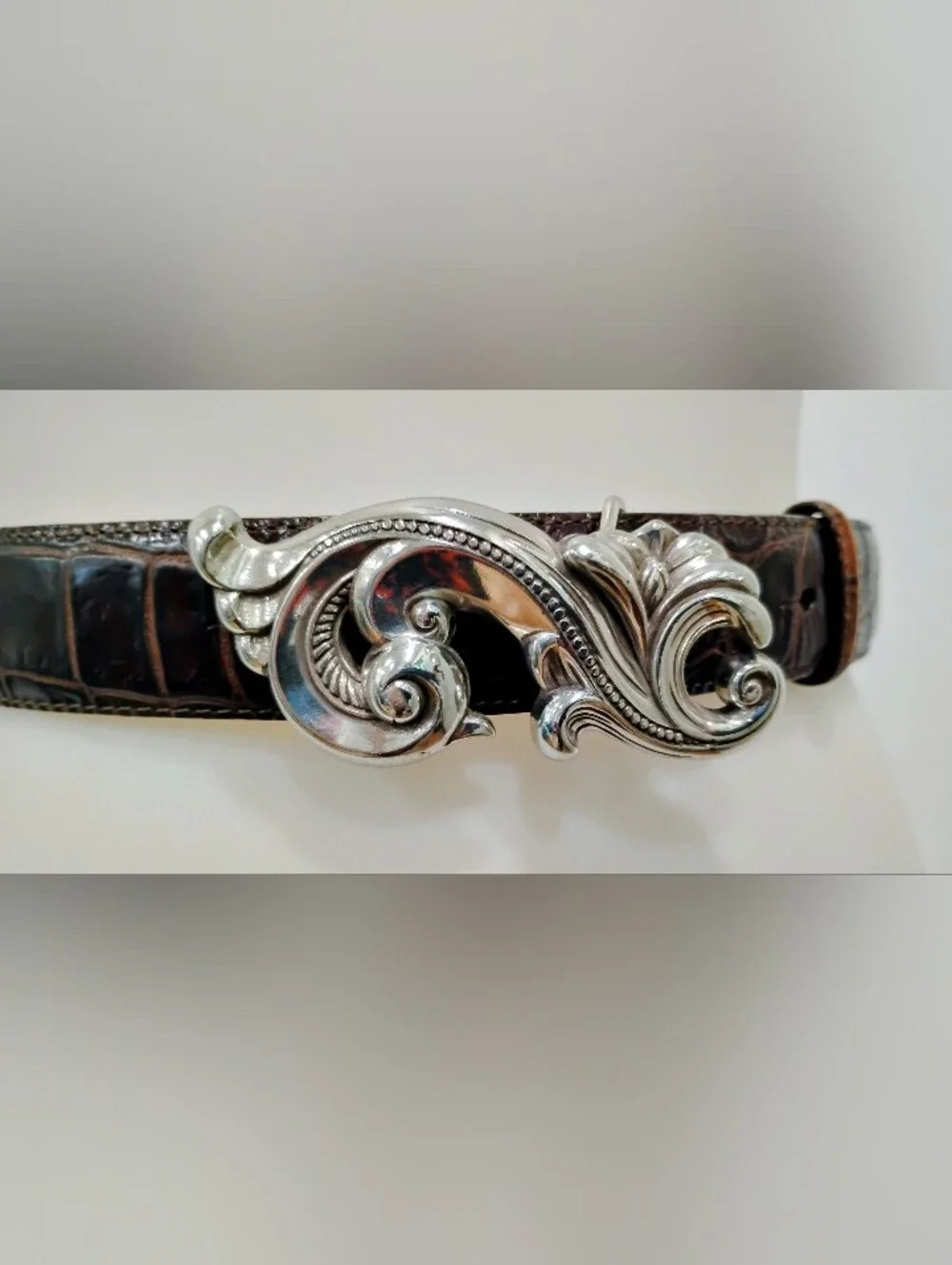 VINTAGE ALLIGATOR BELT WITH SLIVER BUCKLE