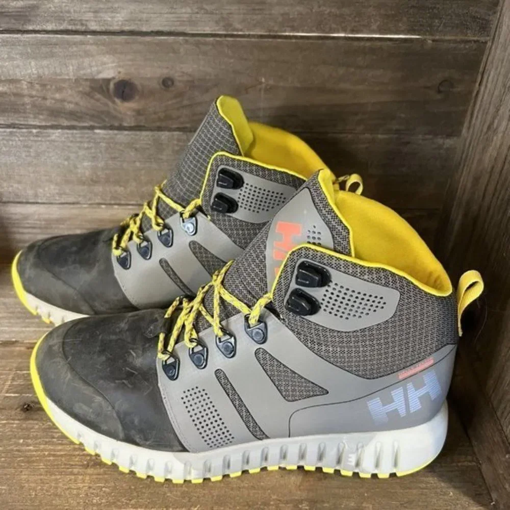 Helly Hansen size 9m