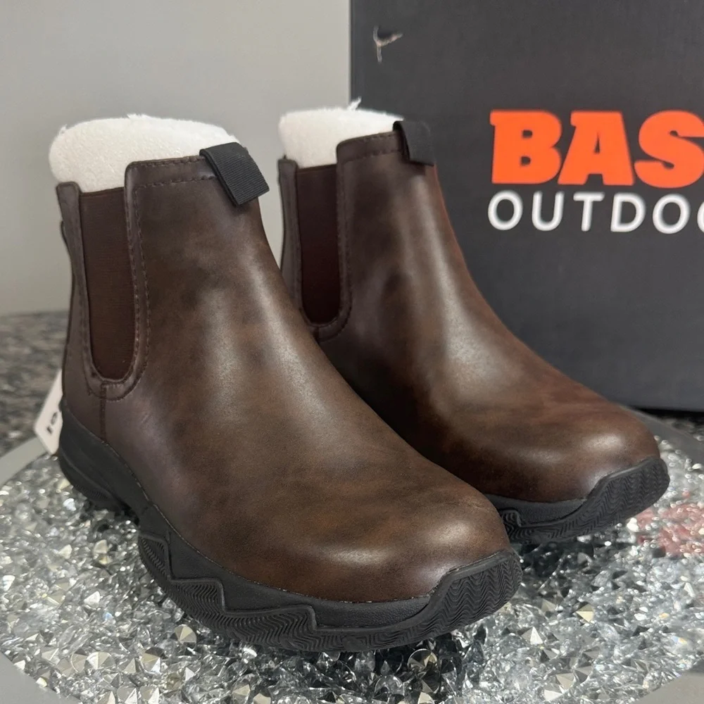 Bass Outdoor men’s field Chelsea Brown Ankle Boots NEW 9