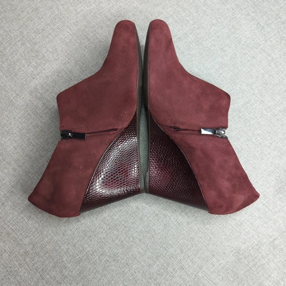 Clarks Purity Frost Women Burgundy Suede Wedge Booties Ankle Boots Zip Closure 8