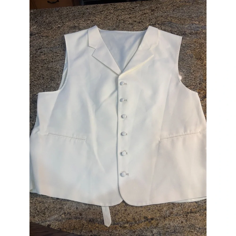Falcone curtis vested
