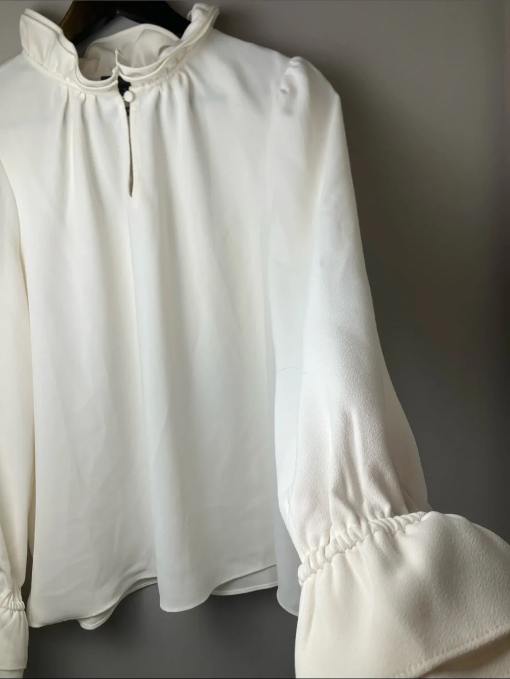 NWT J. Crew Ruffleneck 365 Crepe Women's Ivory Long Sleeve Blouse Size Medium