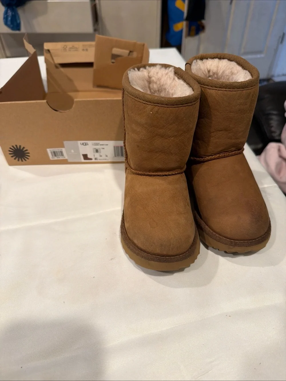 UGG Kids Chestnut Brown Shearling-Lined Mittens