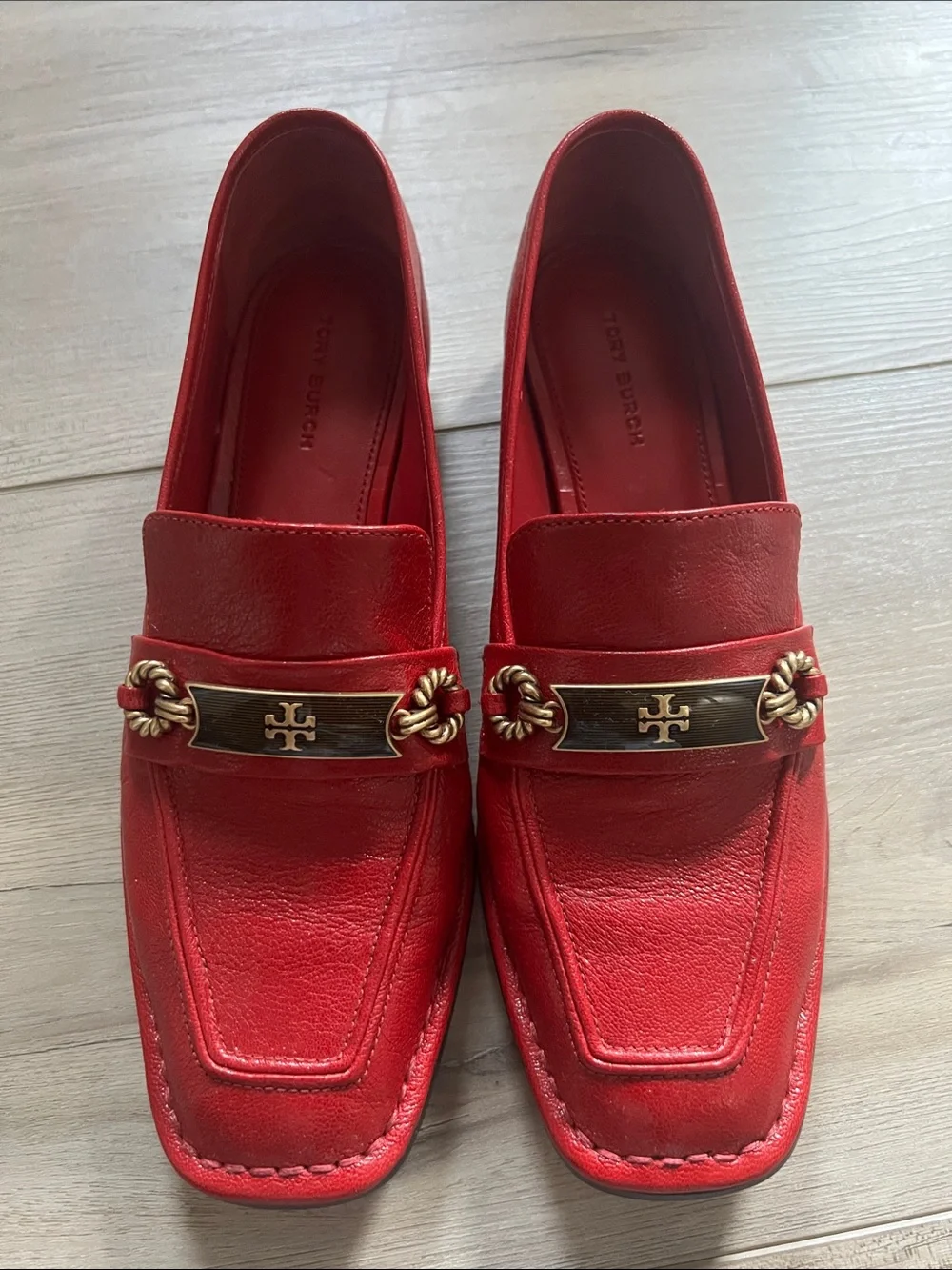 Tory Burch statement logo