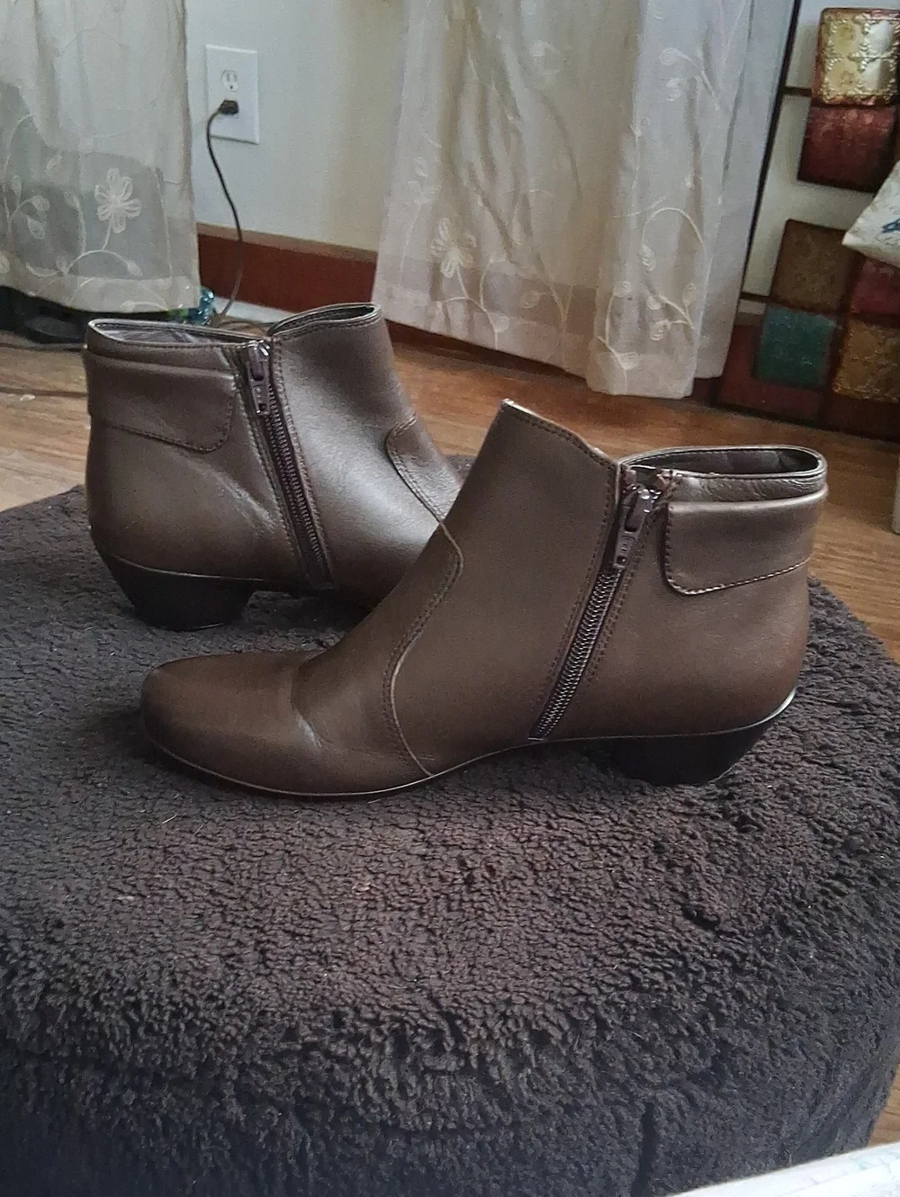 Naturalizer gently used