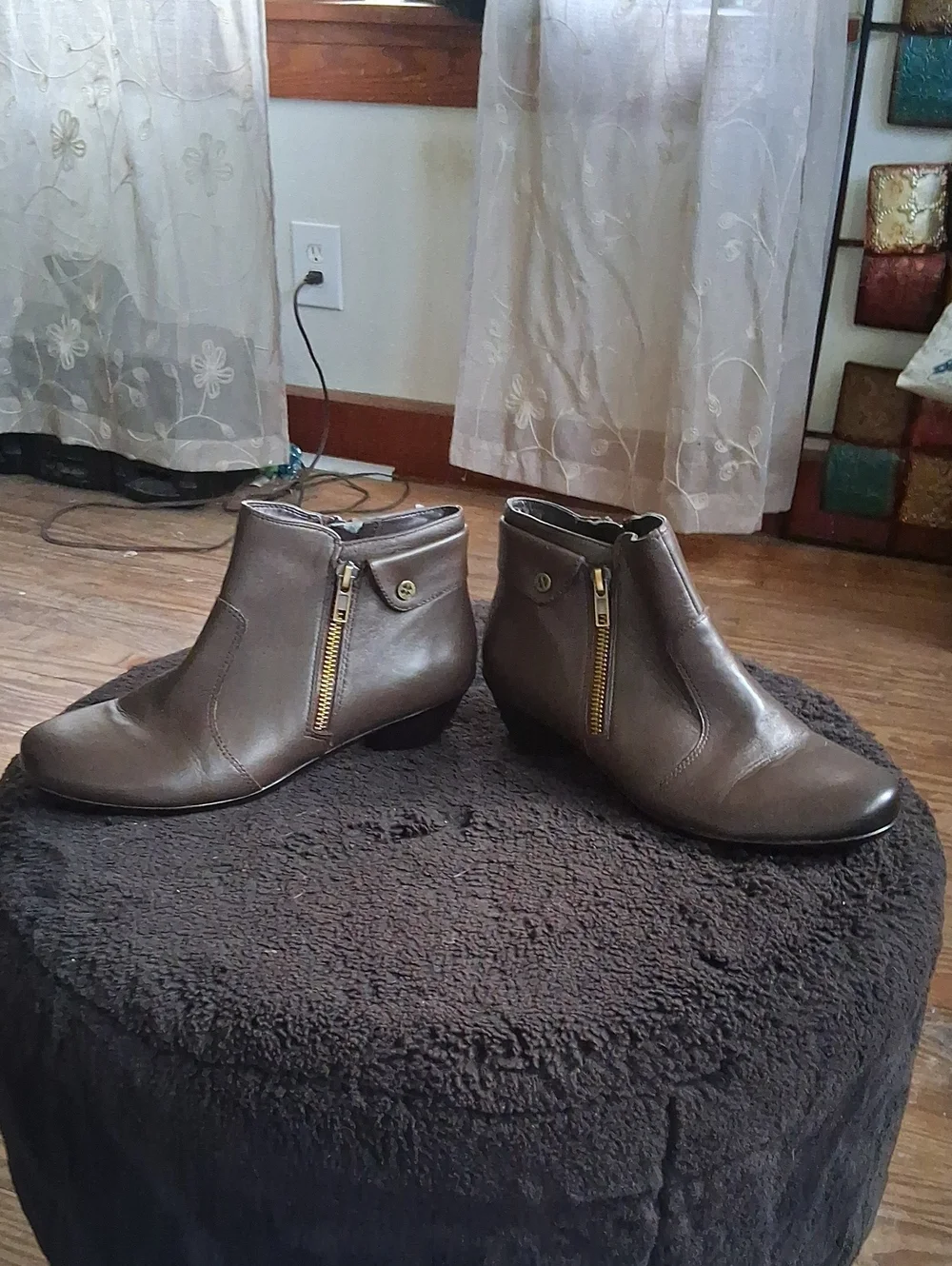 Naturalizer gently used