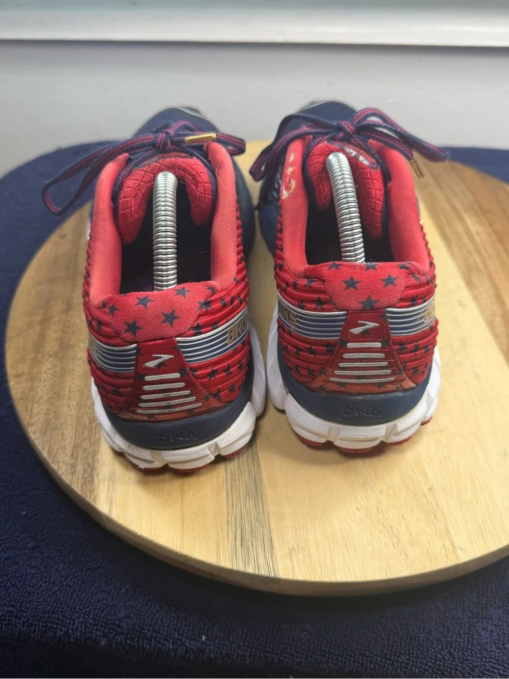 Brooks Ghost 9 (Men’s 8 Women’s 9.5)