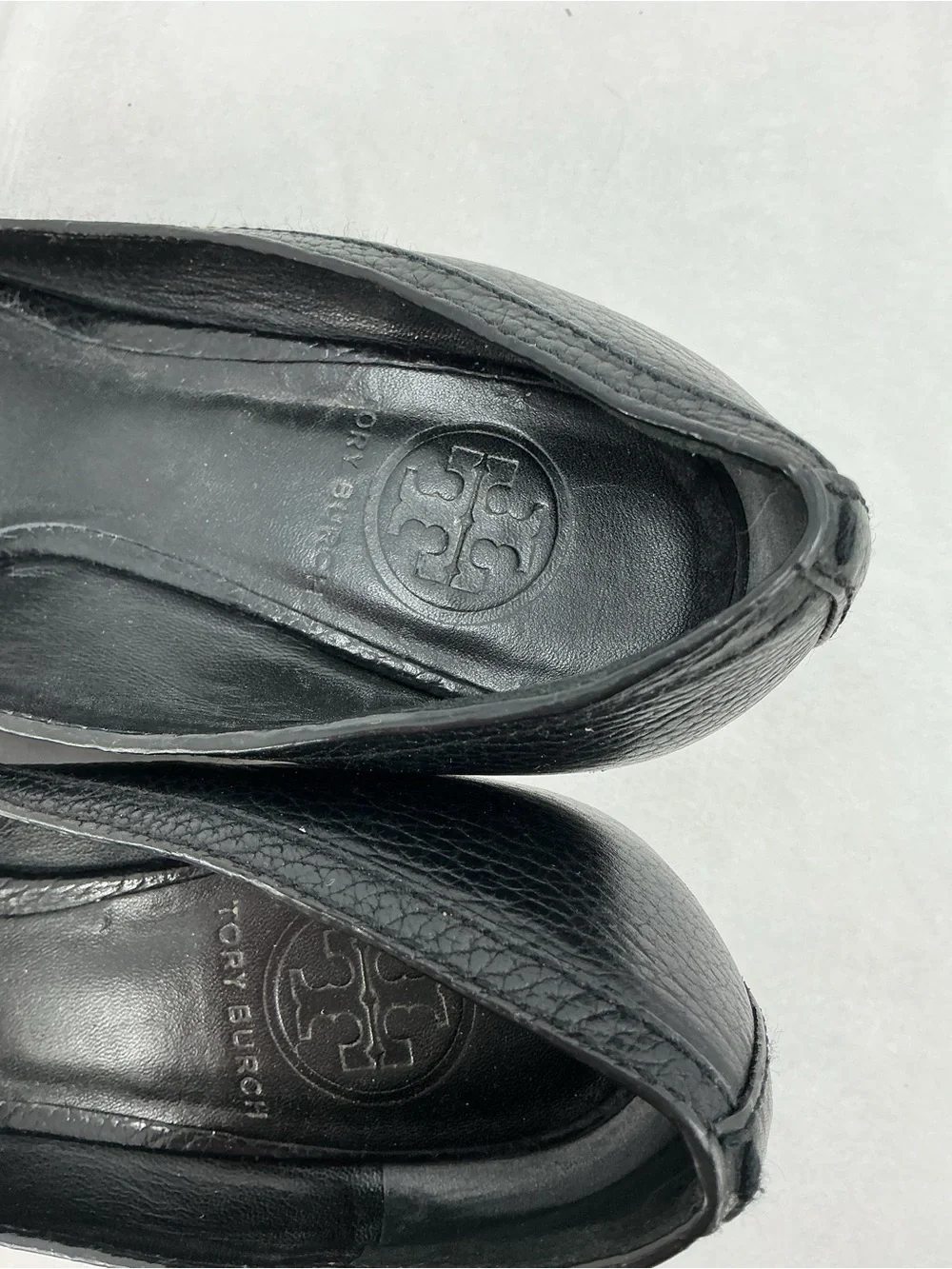 Tory Burch Black Leather Peep-Toe Heels with Gold Logo Medallion B47