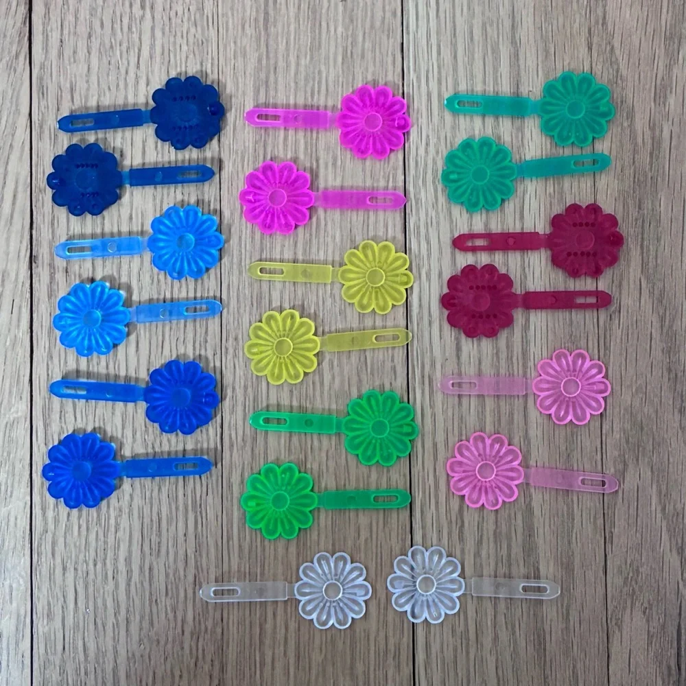 Plastic retro hair barrettes. Set of 20 Snap Close Daisy hair clips. Translucent
