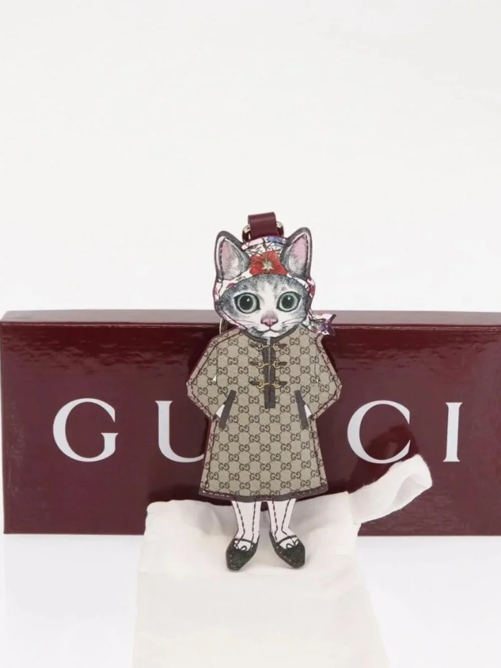 Gucci brand	gucci color	beige
