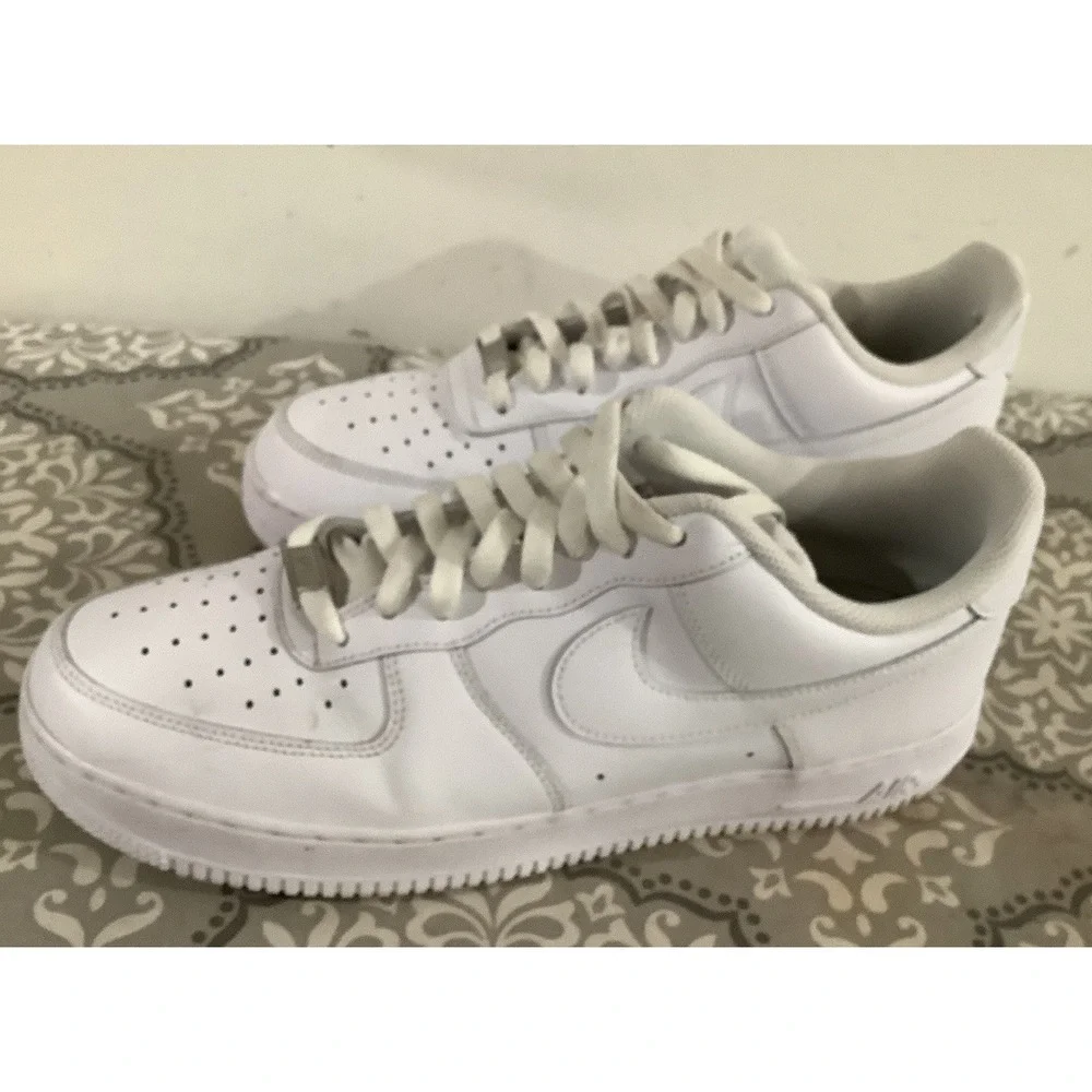 Nike Air Force 1 07  Size 10 .5 Men Casual Lifestyle Shoes Sneakers CW2288-111