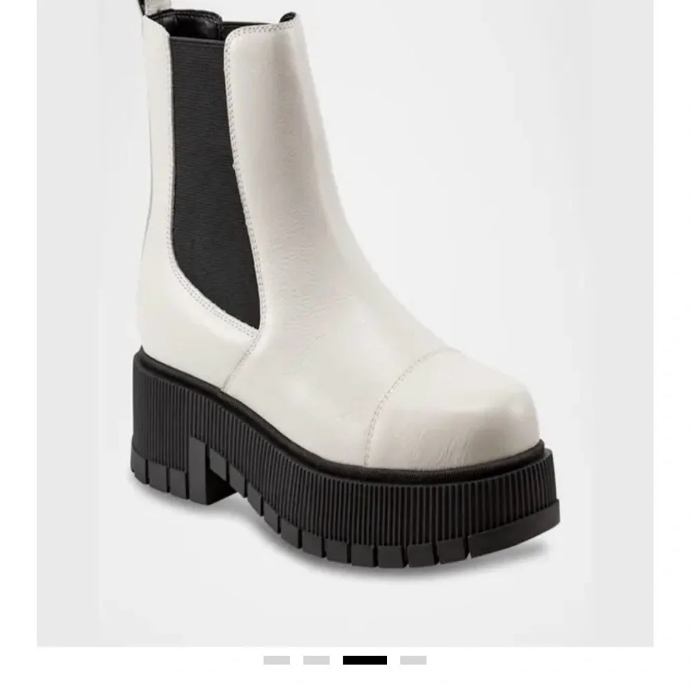 Marc Fisher stylish white