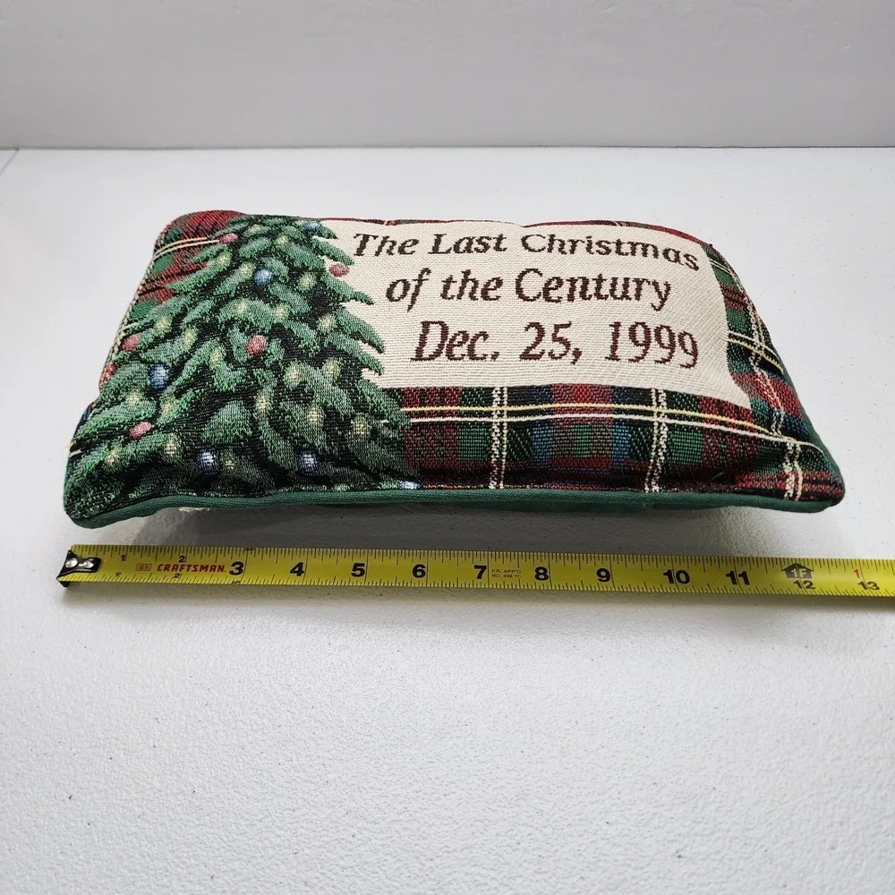 The Unbranded Brand vtg christmas