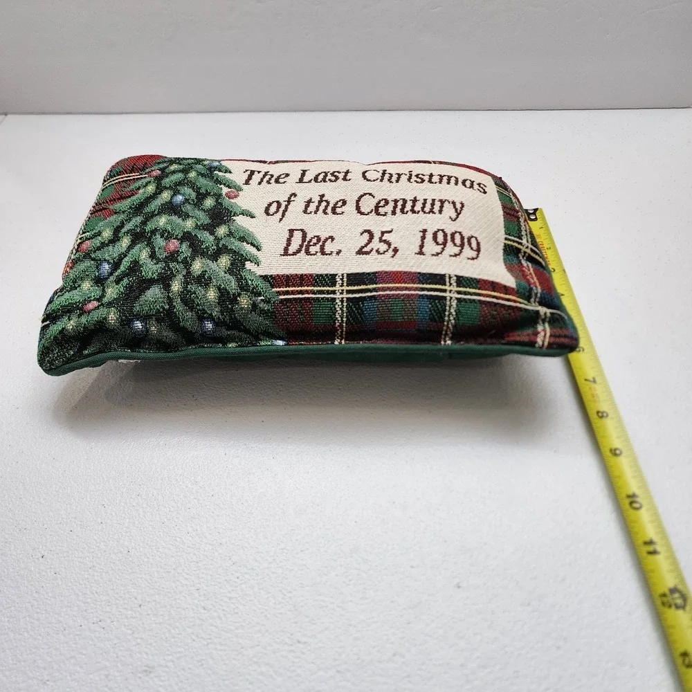 The Unbranded Brand vtg christmas