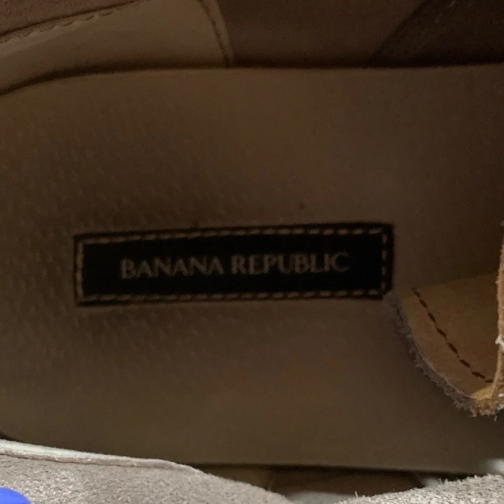 Banana Republic Light Brown Chukka Boots in Suede Leather​​​
