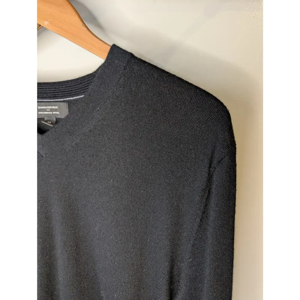 Banana Republic 100% Merino Wool V-Neck Sweater Black Men's Medium