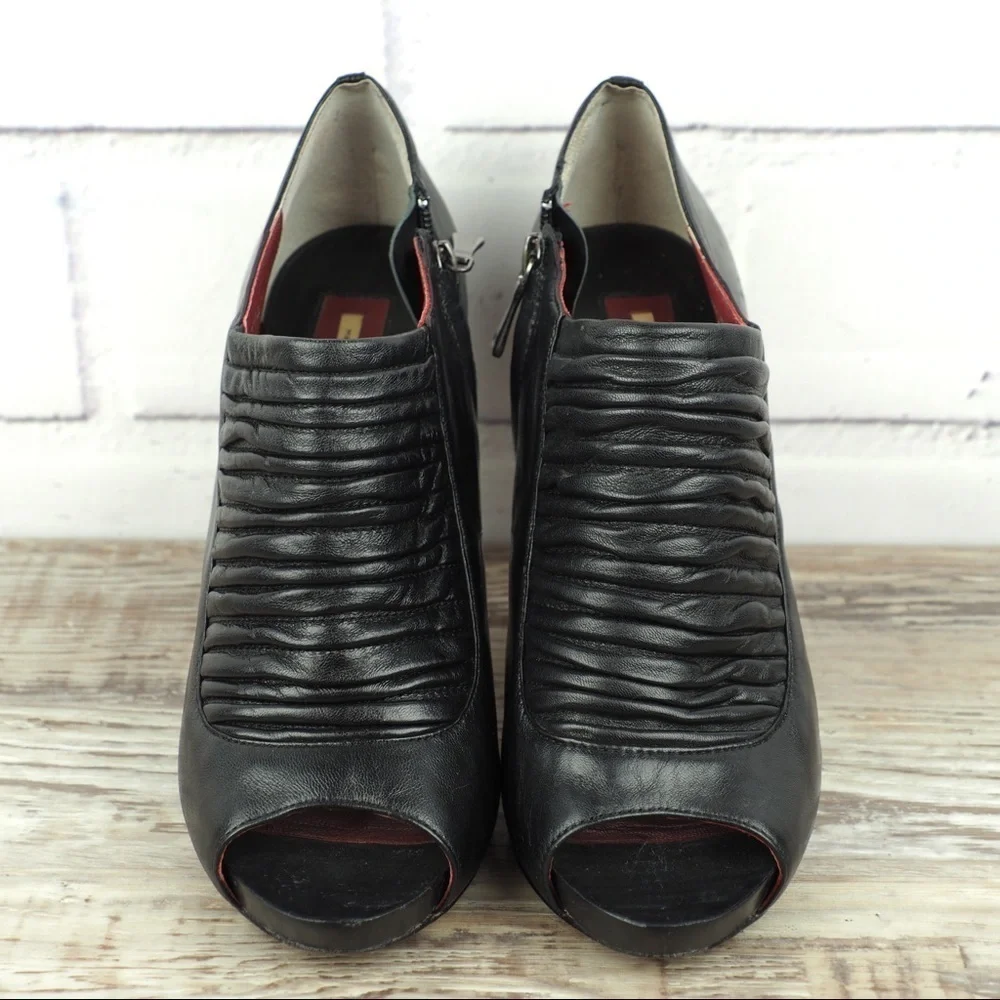 Max Studio sz 8 black leather peep toe booties