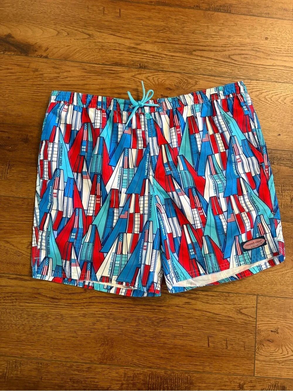 Vineyard Vines Sailboat USA Print Swim Trunks L