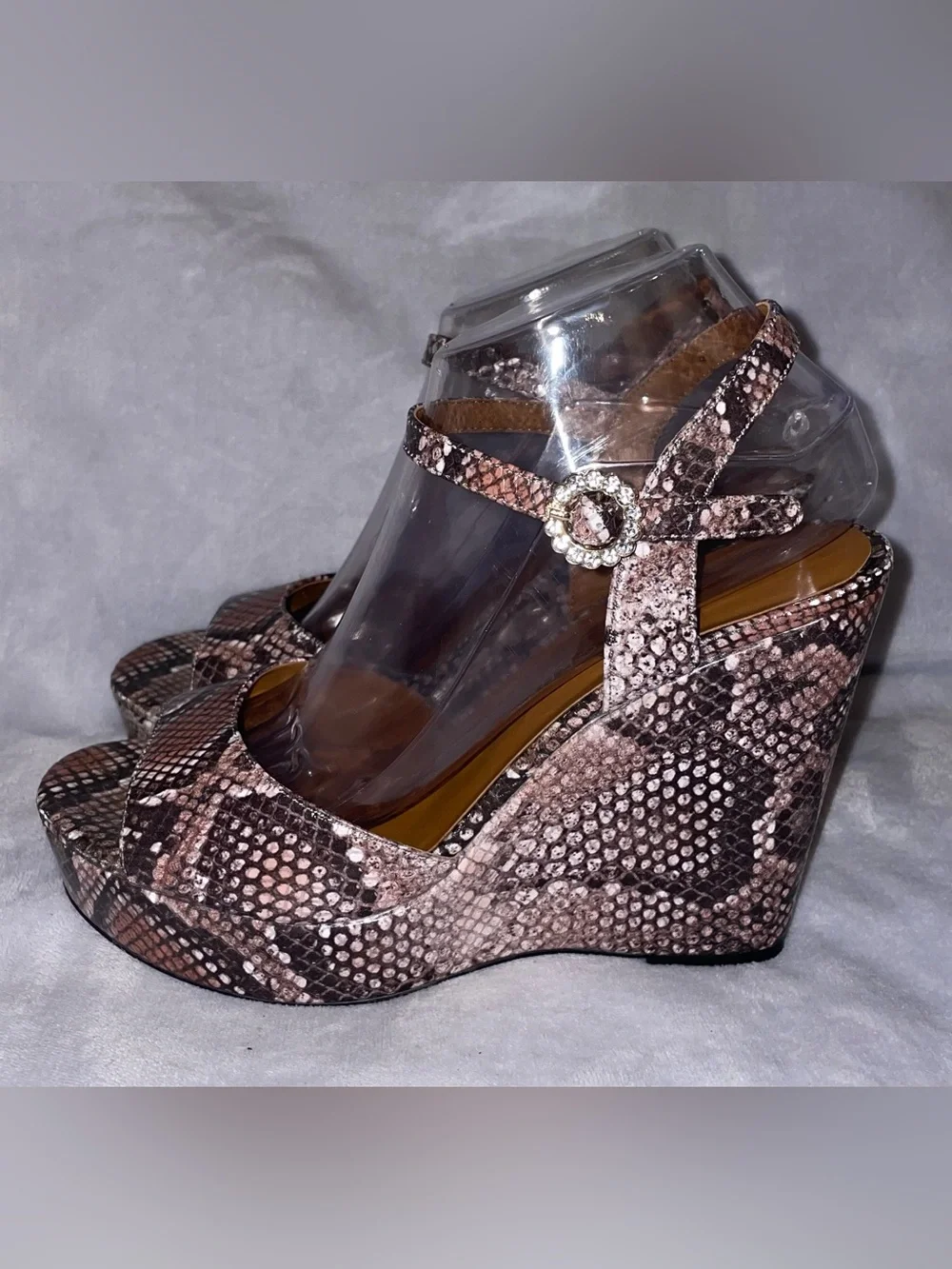 Kurt Geiger women buckle