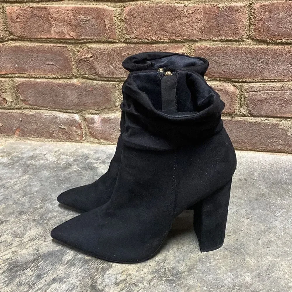 Qupid Black Faux Suede Pointed Toe Block Heel Bootie Size 9