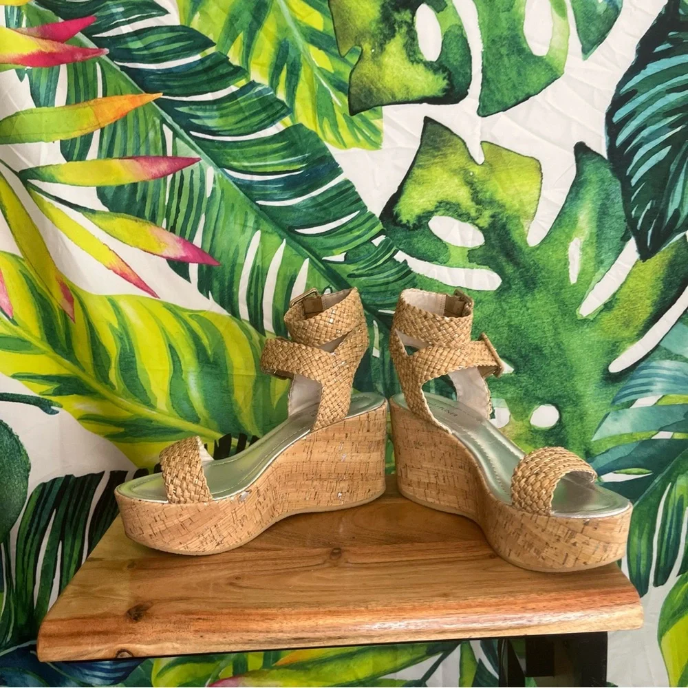 Donald J. Pliner platform wedge