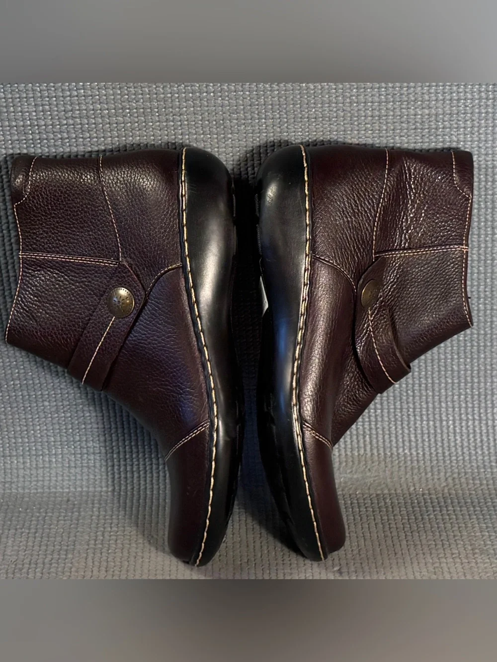 Clarks box burgundy carefully