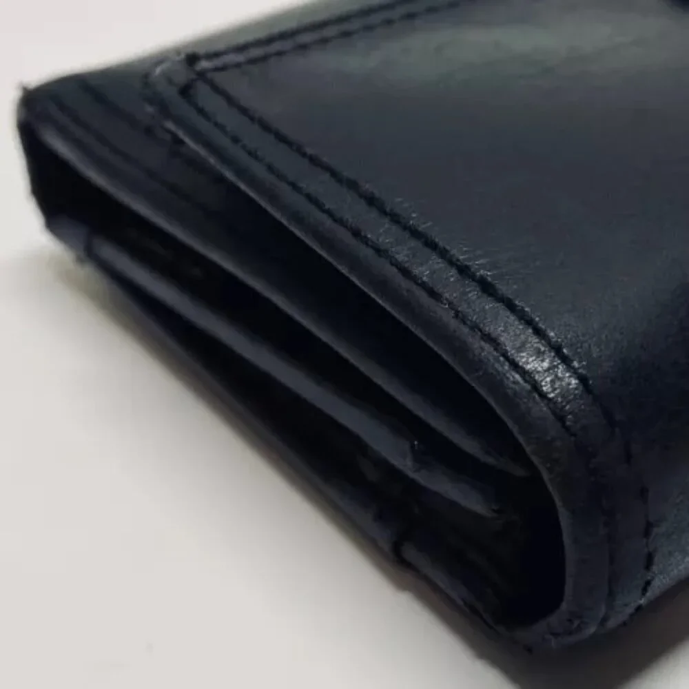 Coach Women's Black Leather Trifold Wallet Snap Front Medium Size Good Condition