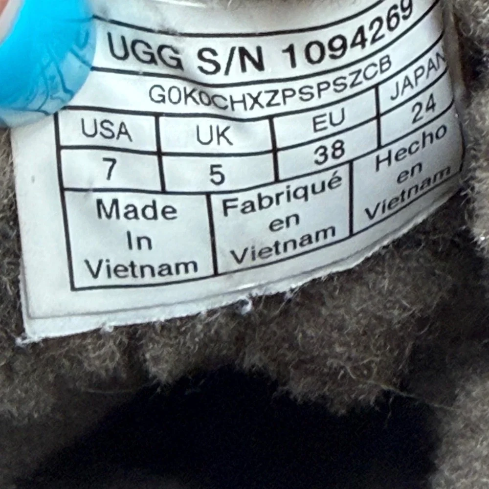 UGG neumel lace
