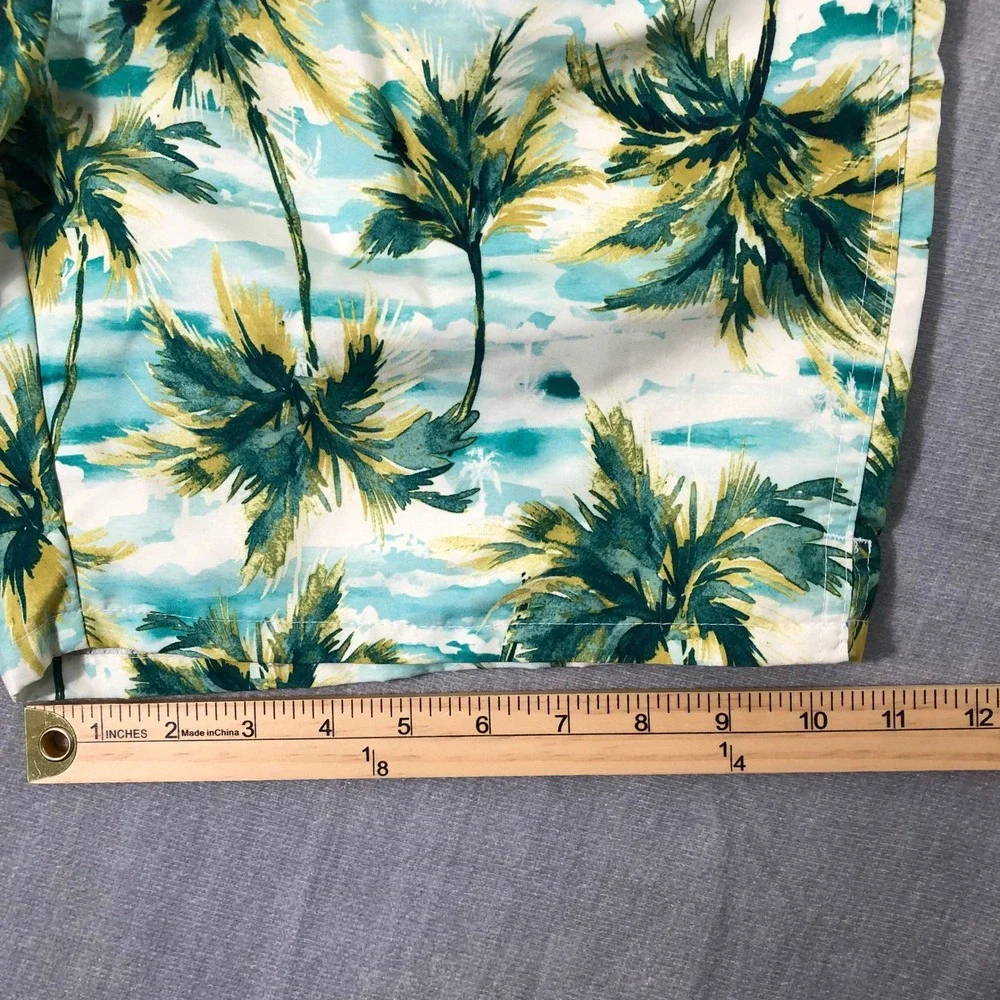 Old Navy closure green