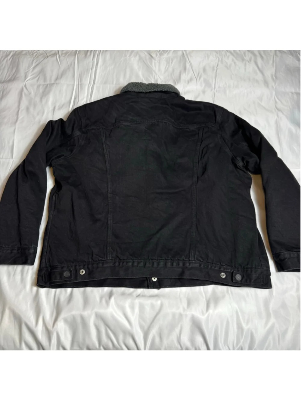 Levis levi out features