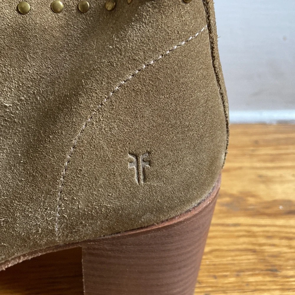 Frye Women's Nora Stud Zip Short Booties in Sand Size 8Regular