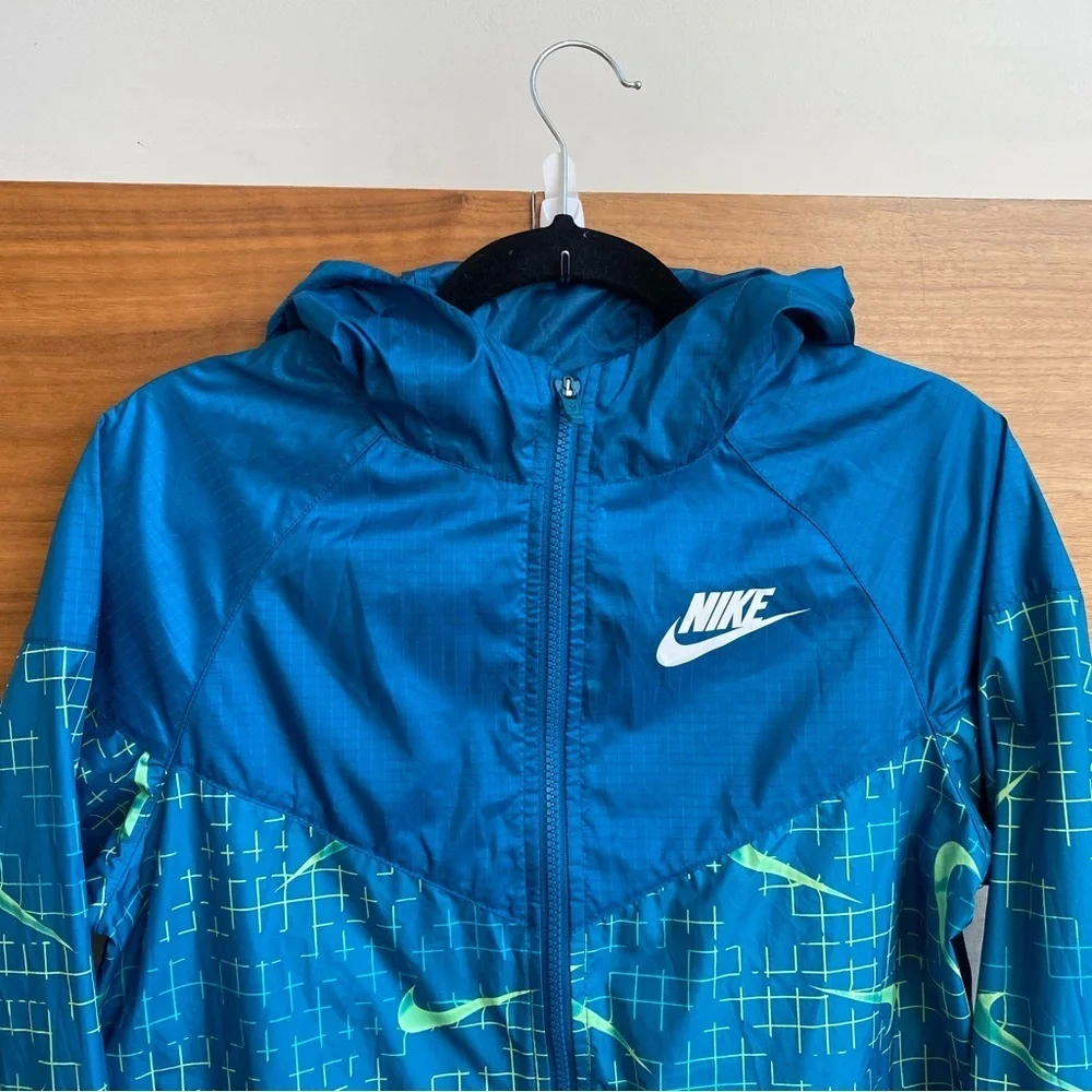 Nike iconic sportswear