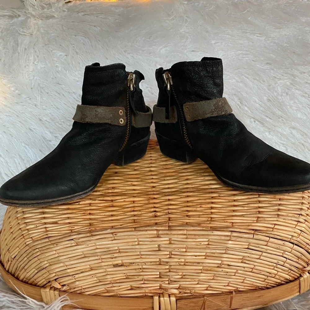 Dolce Vita booties inch
