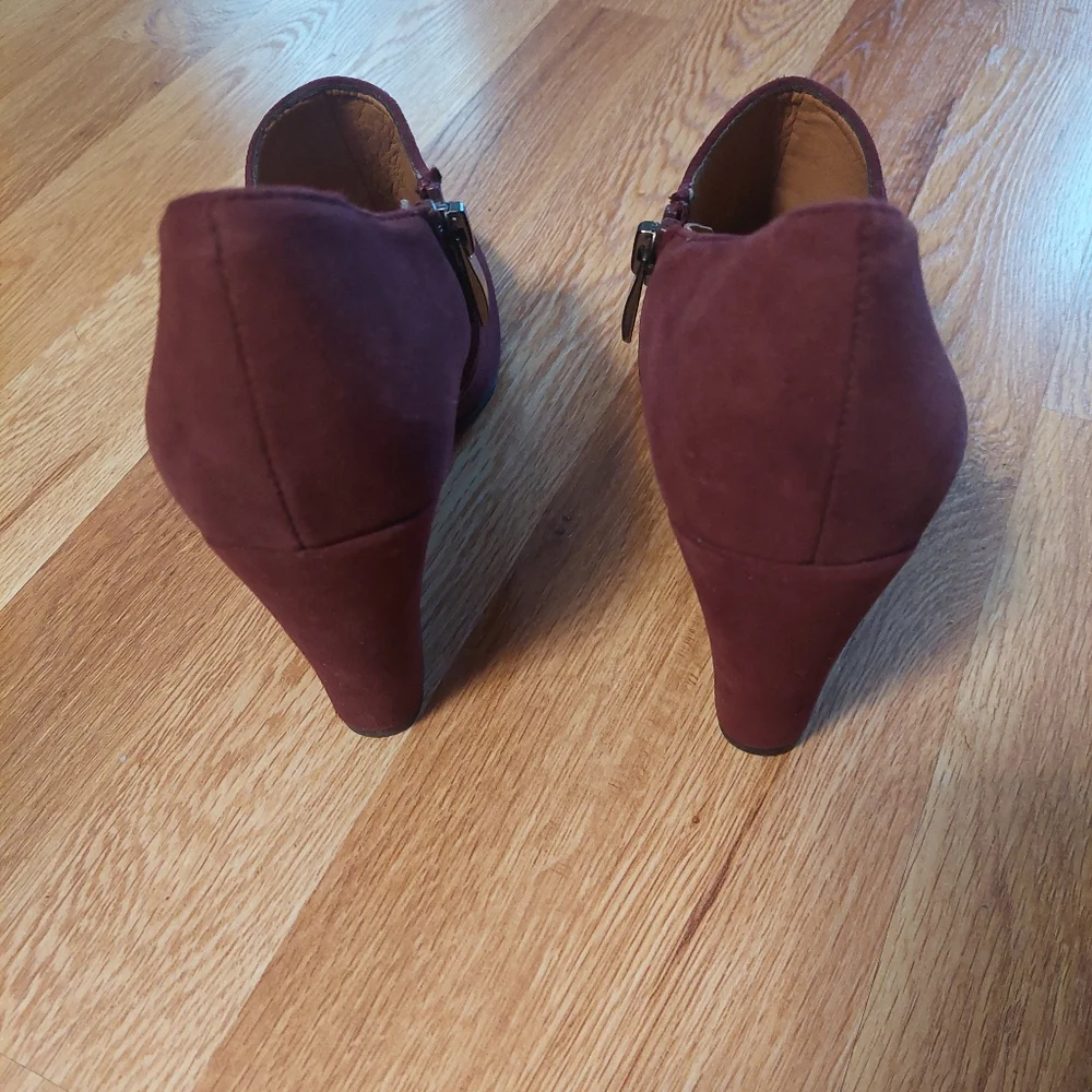 Franco Sarto Burgundy Suede Booties Size 6