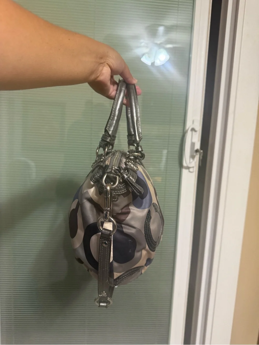 Coach signature hangtag shoulder