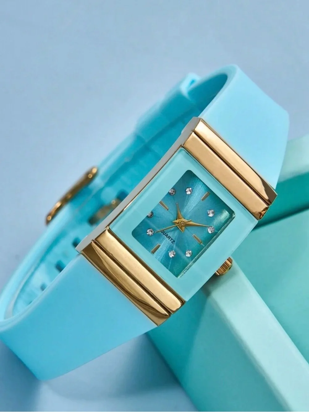 Elegant Aqua Watch with silicone band
