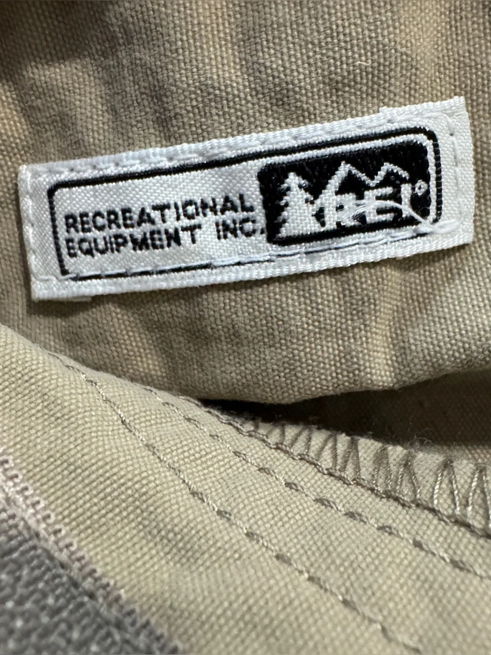 REI Men's Khaki Cargo Hiking Shorts UPF 40+ Nylon Outdoor Pockets Trail Size 32