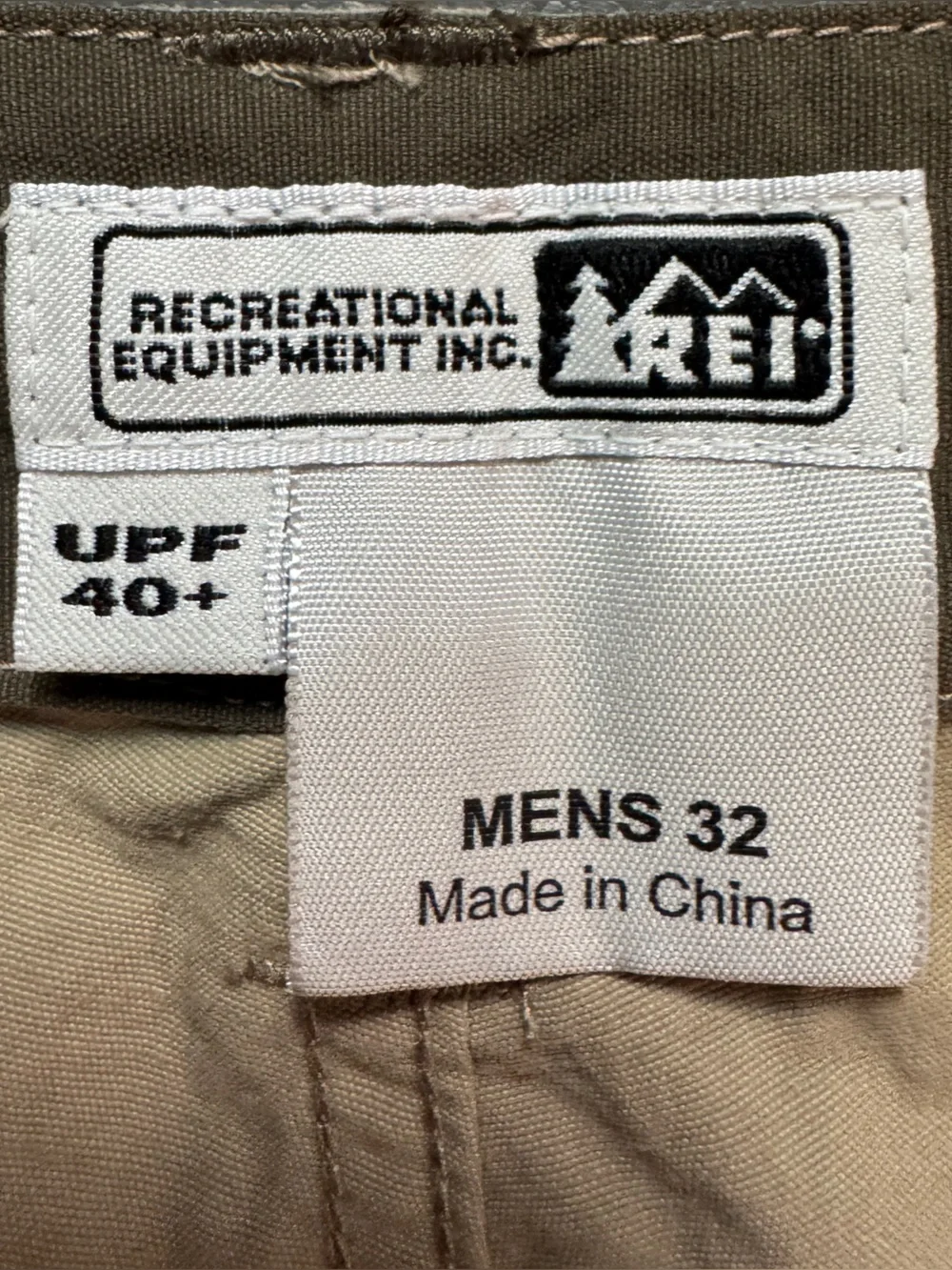 REI Men's Khaki Cargo Hiking Shorts UPF 40+ Nylon Outdoor Pockets Trail Size 32
