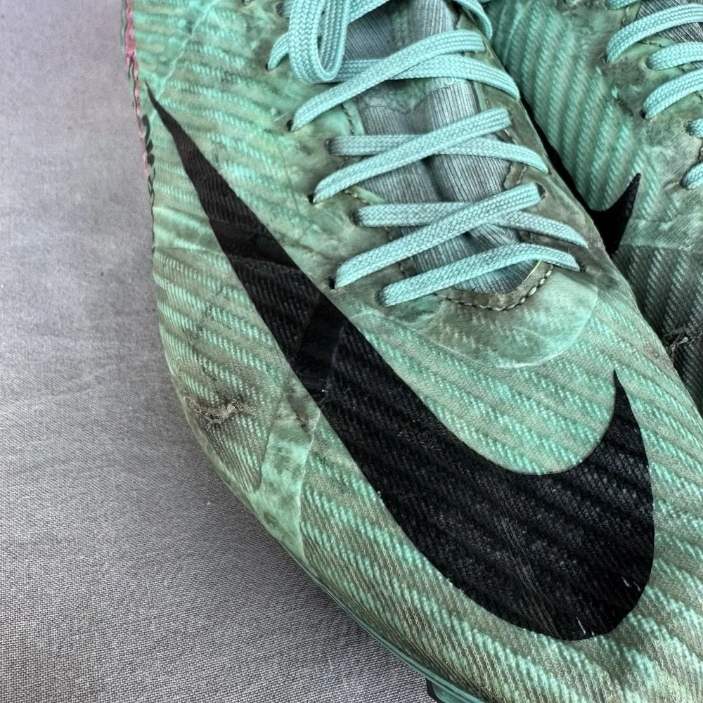 Nike product pair