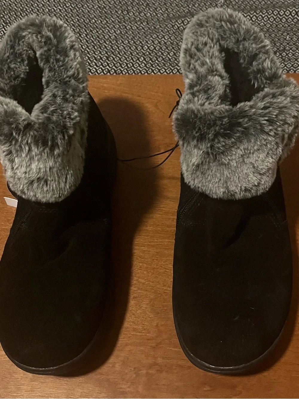 Khombu Black Slide Sandals with Orange Logo Accent