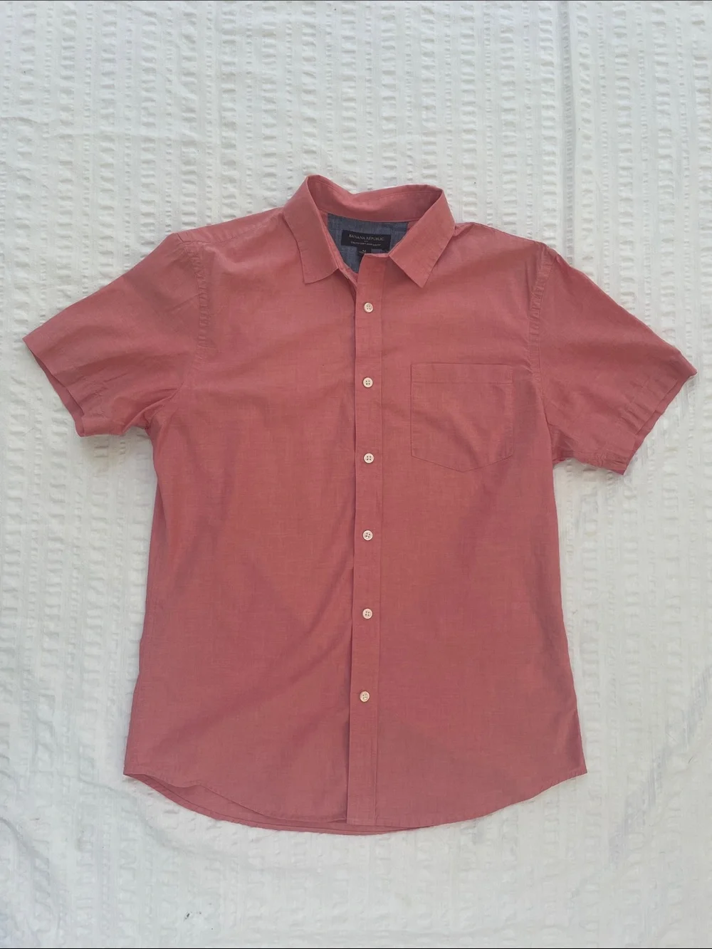 Banana Republic Short Sleeve Stretch + Soft Wash + Slim Fit in Salmon Pink Sz M