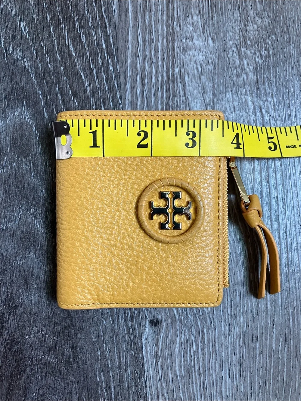 Tory Burch compact pebbled