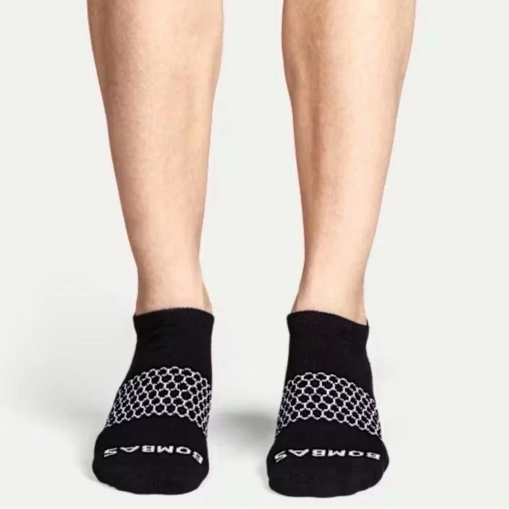 4 for less than the price of 1! NWT 4-pack Bombas Ankle Socks / FIRM PRICE / Med
