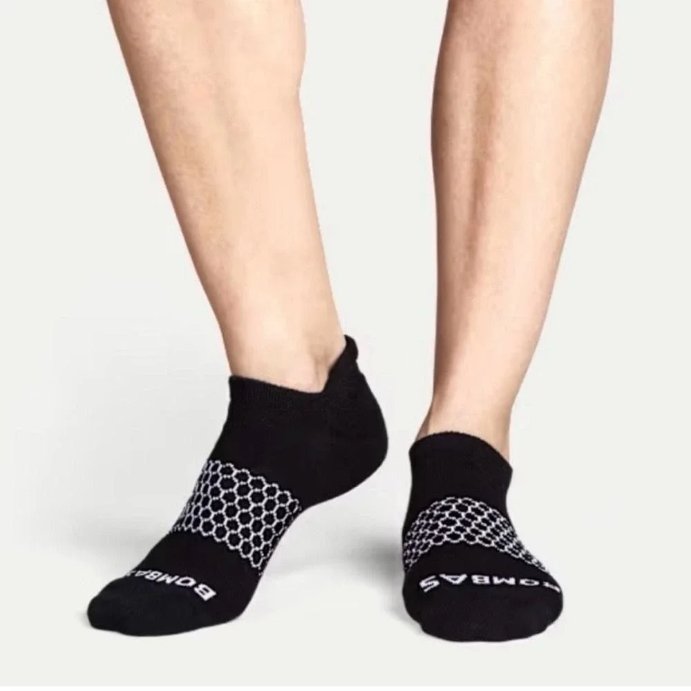 4 for less than the price of 1! NWT 4-pack Bombas Ankle Socks / FIRM PRICE / Med