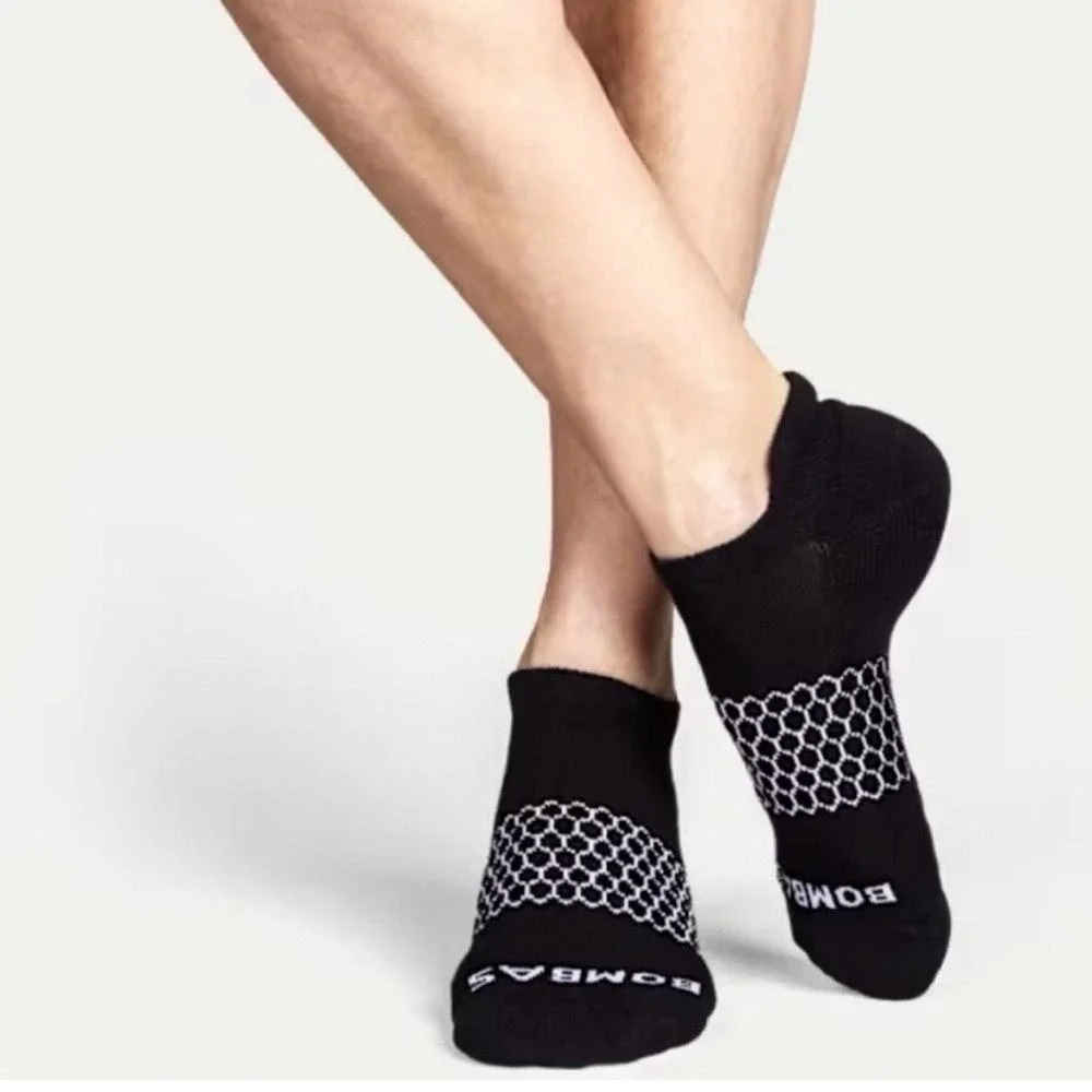 4 for less than the price of 1! NWT 4-pack Bombas Ankle Socks / FIRM PRICE / Med