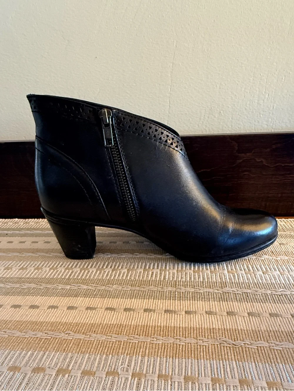 🔥NIB‼️Rockport Black Leather Ankle Boot with Side Zipper - Size 7.5